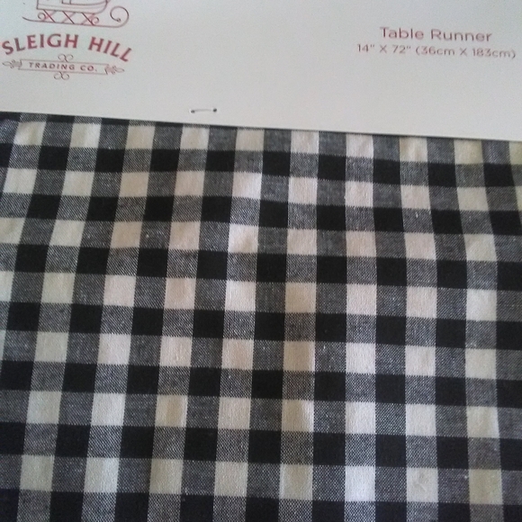 NWT Farmhouse Buffalo Plaid Table Runner - Picture 4 of 4